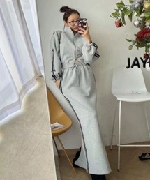 Lips（リップス）の「サイドラインロングスカート＆袖ラインダブルジップジャケット（セットアップ）」