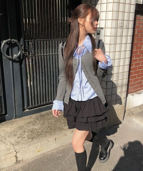 anyonemore(エニワンモア)の「ストライプシャツドッキングラッフルカーディガン(カーディガン/ボレロ・レディース・グレー・FREE)」の15枚目の写真