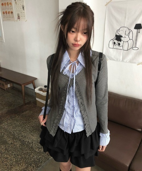 anyonemore(エニワンモア)の「ストライプシャツドッキングラッフルカーディガン(カーディガン/ボレロ・レディース・グレー・FREE)」の10枚目の写真