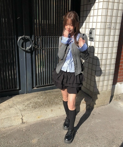 anyonemore(エニワンモア)の「ストライプシャツドッキングラッフルカーディガン(カーディガン/ボレロ・レディース・グレー・FREE)」の16枚目の写真
