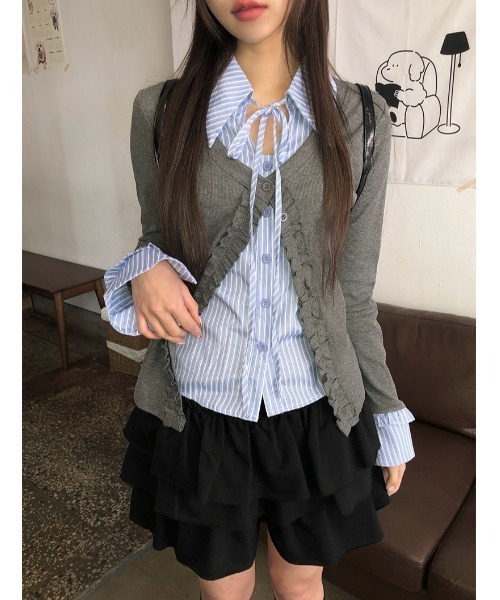 anyonemore(エニワンモア)の「ストライプシャツドッキングラッフルカーディガン(カーディガン/ボレロ・レディース・グレー・FREE)」の9枚目の写真