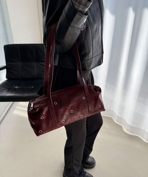 4INT.(フォイント)の「【4color】アイレット パンチング スクエア ショルダーバッグ(ショルダーバッグ・レディース・レッド/ブラウン/ネイビー/ブラック・FREE)」の13枚目の写真