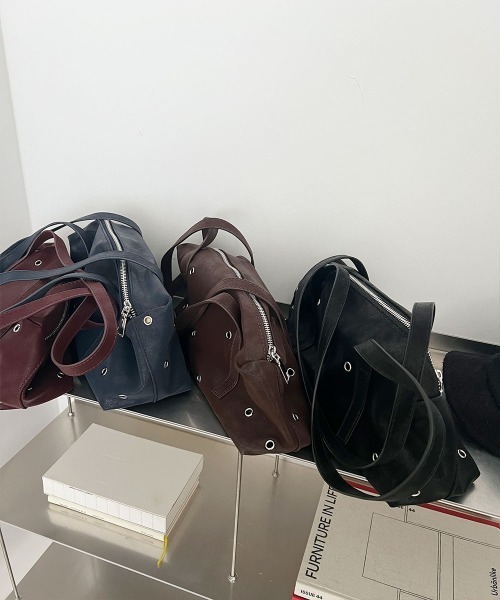 4INT.(フォイント)の「【4color】アイレット パンチング スクエア ショルダーバッグ(ショルダーバッグ・レディース・レッド/ブラウン/ネイビー/ブラック・FREE)」の18枚目の写真