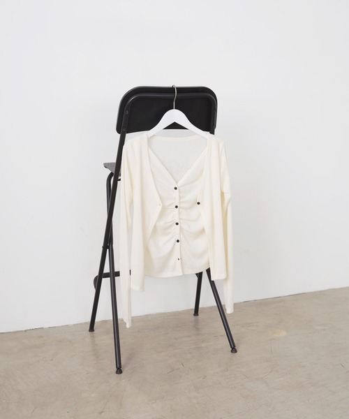 LIAN（リアン）の「レイヤードVネックギャザーカーデ（カーディガン/ボレロ・レディース・アイボリー/グレー/ブラック・FREE）」の21枚目の写真