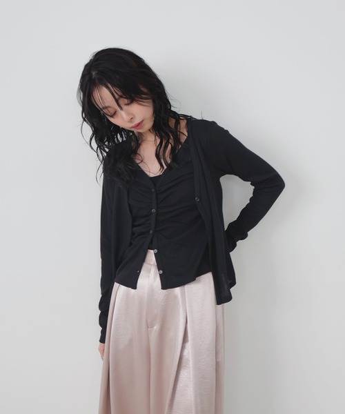 LIAN（リアン）の「レイヤードVネックギャザーカーデ（カーディガン/ボレロ・レディース・アイボリー/グレー/ブラック・FREE）」の17枚目の写真