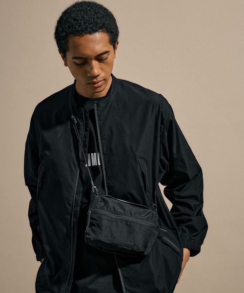NUMERALS（ヌメラルズ）の「[NUMERALS]TWO POCKETS SHOULDER BAG（ショルダーバッグ・メンズ・カーキ/ブラック・FREE）」の4枚目の写真