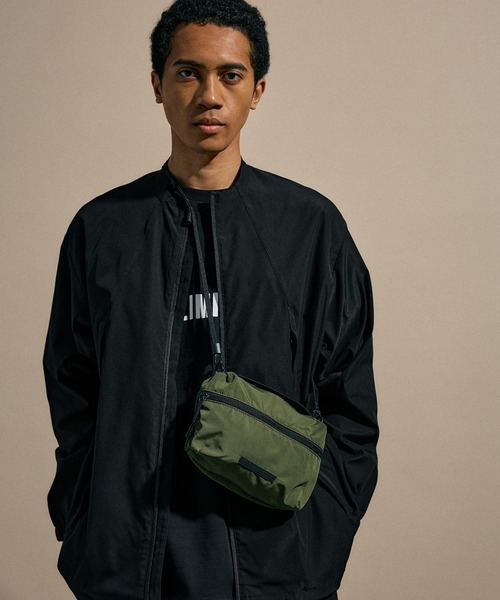 NUMERALS（ヌメラルズ）の「[NUMERALS]TWO POCKETS SHOULDER BAG（ショルダーバッグ・メンズ・カーキ/ブラック・FREE）」の8枚目の写真