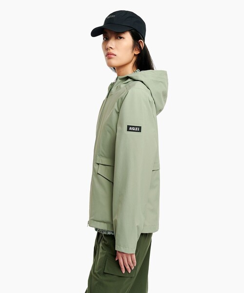 AIGLE(エーグル)の「GORE-TEX ゴアテックス 防風 防水 透湿 3レイヤー フーディジャケット(マウンテンパーカー・レディース・セージグリーン/ブラック/イエロー・36/38/40)」の7枚目の写真