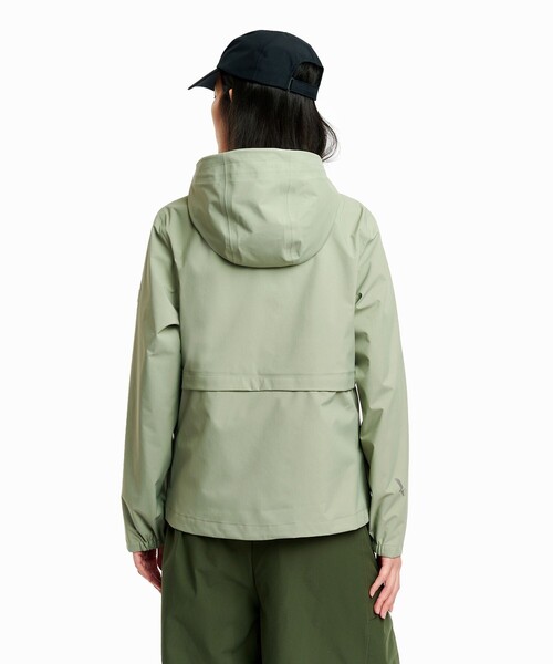 AIGLE(エーグル)の「GORE-TEX ゴアテックス 防風 防水 透湿 3レイヤー フーディジャケット(マウンテンパーカー・レディース・セージグリーン/ブラック/イエロー・36/38/40)」の6枚目の写真