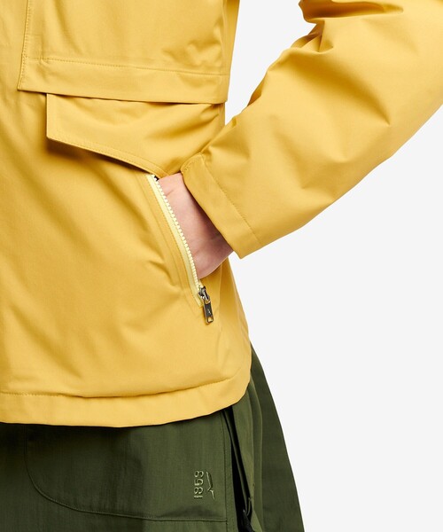 AIGLE(エーグル)の「GORE-TEX ゴアテックス 防風 防水 透湿 3レイヤー フーディジャケット(マウンテンパーカー・レディース・セージグリーン/ブラック/イエロー・36/38/40)」の17枚目の写真