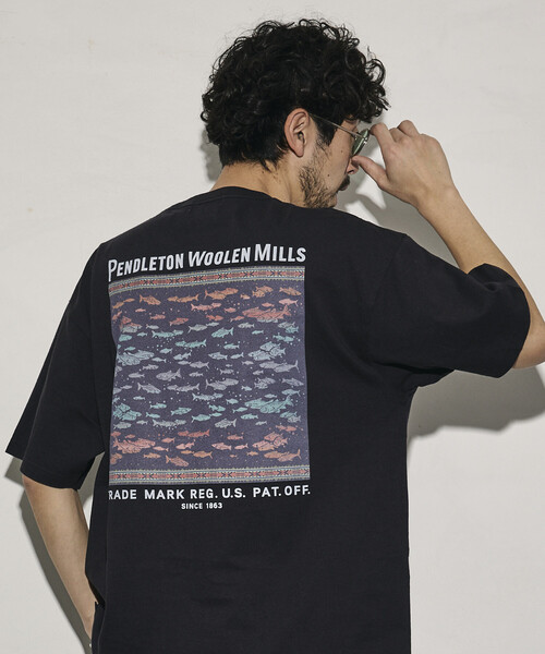 PENDLETON（ペンドルトン）の「PENDLETON/ペンドルトン 別注 ヴィンテージブランケット デザイン バックプリントTシャツ（Tシャツ/カットソー・メンズ・ブラック/オフホワイト/オリーブ・MEDIUM/LARGE）」の2枚目の写真