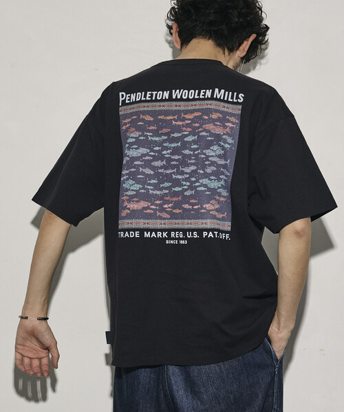 PENDLETON（ペンドルトン）の「PENDLETON/ペンドルトン 別注 ヴィンテージブランケット デザイン バックプリントTシャツ（Tシャツ/カットソー・メンズ・ブラック/オフホワイト/オリーブ・MEDIUM/LARGE）」の4枚目の写真