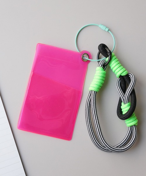 ammy.（エイミードット）の「【 ammy. / エイミードット 】 ワイヤーリング付き カラフル クリア ID カード ケース（カードケース・レディース・クリア/ブラック/ピンク/パープル/イエロー/オレンジ・FREE）」の4枚目の写真