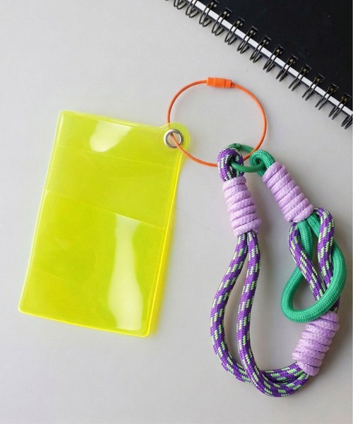ammy.（エイミードット）の「【 ammy. / エイミードット 】 ワイヤーリング付き カラフル クリア ID カード ケース（カードケース・レディース・クリア/ブラック/ピンク/パープル/イエロー/オレンジ・FREE）」の3枚目の写真