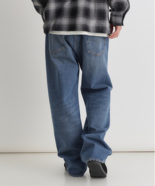 Levi's（リーバイス）の「【Levi's】501 ルーズ デニムパンツ (ライトブルー / ヴィンテージ加工 / 着回し力)（デニムパンツ・メンズ・ダークインディゴブルー・32inch/28inch/29inch/30inch/31inch/34inch/36inch）」の4枚目の写真