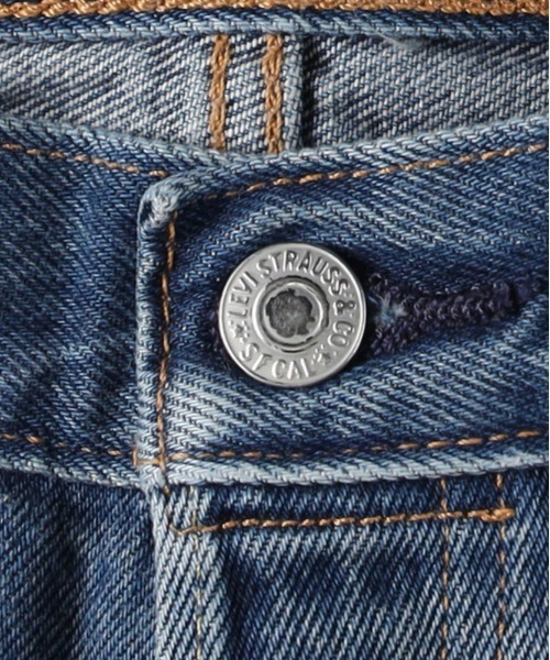Levi's（リーバイス）の「【Levi's】501 ルーズ デニムパンツ (ライトブルー / ヴィンテージ加工 / 着回し力)（デニムパンツ・メンズ・ダークインディゴブルー・32inch/28inch/29inch/30inch/31inch/34inch/36inch）」の11枚目の写真