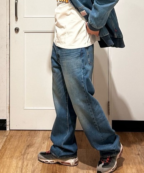 Levi's（リーバイス）の「【Levi's】501 ルーズ デニムパンツ (ライトブルー / ヴィンテージ加工 / 着回し力)（デニムパンツ・メンズ・ダークインディゴブルー・32inch/28inch/29inch/30inch/31inch/34inch/36inch）」の15枚目の写真