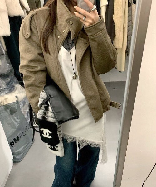 SHEENA(シーナ)の「レース切り替えベロアアシンメトリーロングキャミソール(キャミソール・レディース・ブラック/アイボリー・M)」の21枚目の写真