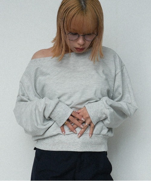 OFROOM(オフルーム)の「Off-Shoulder Sweat Top|オフショルスウェットトップス(Tシャツ/カットソー・レディース・グレー/アイボリー/チャコールグレー・FREE)」の12枚目の写真