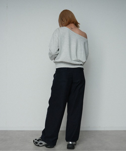 OFROOM(オフルーム)の「Off-Shoulder Sweat Top|オフショルスウェットトップス(Tシャツ/カットソー・レディース・グレー/アイボリー/チャコールグレー・FREE)」の13枚目の写真