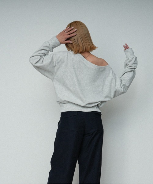 OFROOM(オフルーム)の「Off-Shoulder Sweat Top|オフショルスウェットトップス(Tシャツ/カットソー・レディース・グレー/アイボリー/チャコールグレー・FREE)」の10枚目の写真