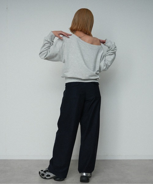 OFROOM(オフルーム)の「Off-Shoulder Sweat Top|オフショルスウェットトップス(Tシャツ/カットソー・レディース・グレー/アイボリー/チャコールグレー・FREE)」の14枚目の写真