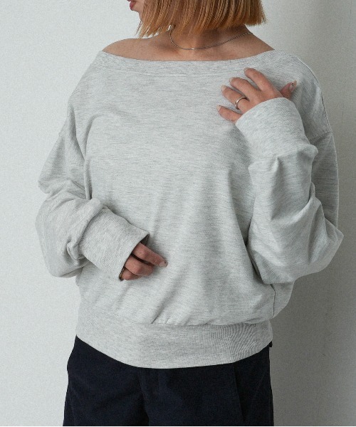 OFROOM(オフルーム)の「Off-Shoulder Sweat Top|オフショルスウェットトップス(Tシャツ/カットソー・レディース・グレー/アイボリー/チャコールグレー・FREE)」の4枚目の写真