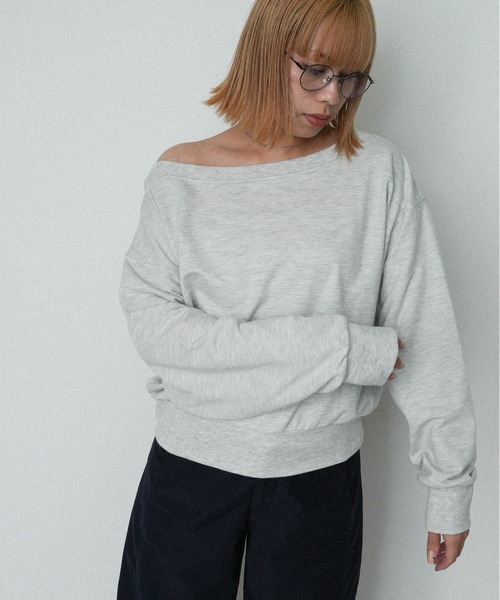 OFROOM(オフルーム)の「Off-Shoulder Sweat Top|オフショルスウェットトップス(Tシャツ/カットソー・レディース・グレー/アイボリー/チャコールグレー・FREE)」の5枚目の写真