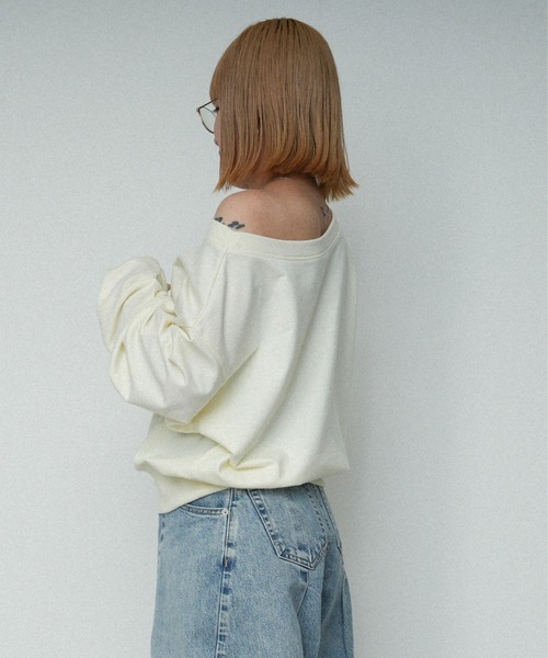 OFROOM(オフルーム)の「Off-Shoulder Sweat Top|オフショルスウェットトップス(Tシャツ/カットソー・レディース・グレー/アイボリー/チャコールグレー・FREE)」の20枚目の写真