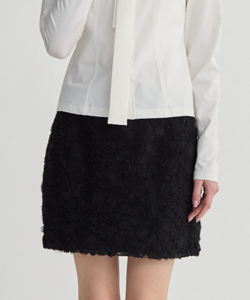 BIRTHDAY BASH（バースデイバッシュ）の「TINA FLOWER TIGHT MINI SKIRT（スカート・レディース・アイボリー/ブラック・SMALL/MEDIUM）」の2枚目の写真