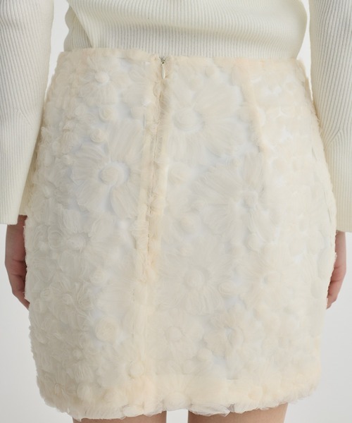 BIRTHDAY BASH（バースデイバッシュ）の「TINA FLOWER TIGHT MINI SKIRT（スカート・レディース・アイボリー/ブラック・SMALL/MEDIUM）」の9枚目の写真