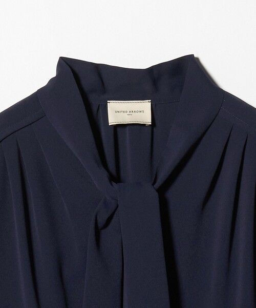 UNITED ARROWS（ユナイテッドアローズ）の「ボウタイ ショートスリーブ ブラウス（シャツ/ブラウス・レディース・その他2/オフホワイト/ネイビー・FREE）」の16枚目の写真
