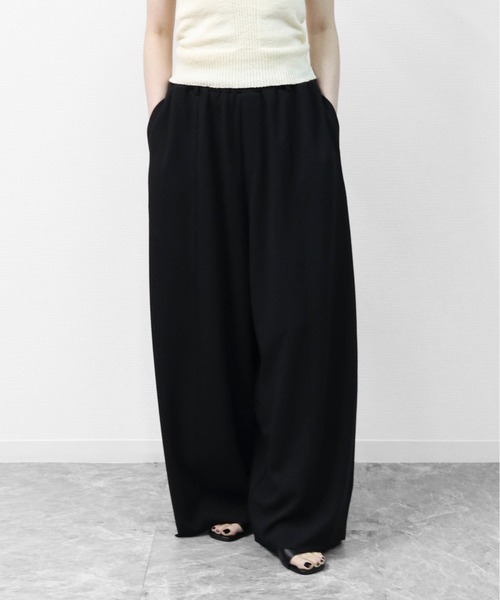 THE CELL.(ザセルドット)の「カットジョーゼット セルフカット コクーンワイド イージーパンツ SELF-CUT COCOON WIDE EASYPANTS(その他パンツ・レディース・アイボリー/グレイッシュベージュ/チャコールグレー/ブラック/ブラウン・FREE)」の3枚目の写真
