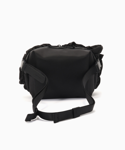 Cote&Ciel（コートエシエル）の「COTE&CIEL NEVA GATHERED（ショルダーバッグ・メンズ・ブラック・FREE）」の8枚目の写真