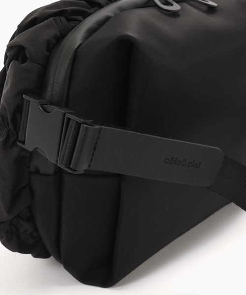 Cote&Ciel（コートエシエル）の「COTE&CIEL NEVA GATHERED（ショルダーバッグ・メンズ・ブラック・FREE）」の3枚目の写真