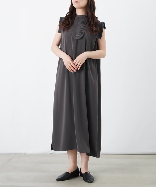 LUCA/LADY LUCK LUCA（ルカ/レディラックルカ）の「LC/LLL プリーツフリルワンピース/プリーツノースリワンピース（ワンピース・レディース・チャコールグレー/ブラック・FREE）」の4枚目の写真