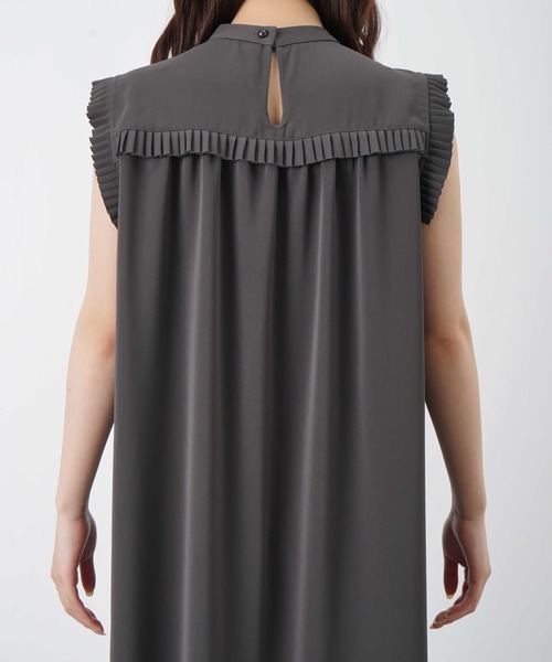 LUCA/LADY LUCK LUCA（ルカ/レディラックルカ）の「LC/LLL プリーツフリルワンピース/プリーツノースリワンピース（ワンピース・レディース・チャコールグレー/ブラック・FREE）」の6枚目の写真