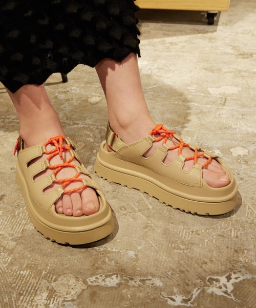 UGG(アグ)の「W GOLDENGLOW TOGGLE 1179370-MDSD(サンダル・レディース・ベージュ・9/8/7/6/5)」の5枚目の写真