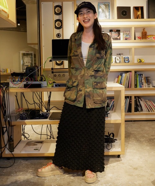 UGG(アグ)の「W GOLDENGLOW TOGGLE 1179370-MDSD(サンダル・レディース・ベージュ・9/8/7/6/5)」の4枚目の写真