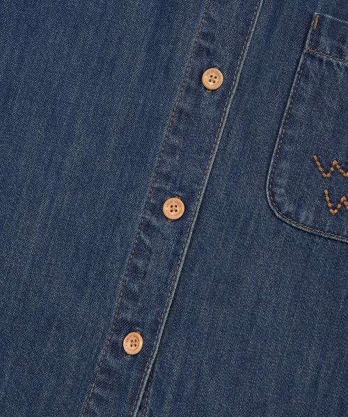 Wacky WiLLy（ワッキーウィリー）の「WOMEN'S LOW ONS DENIM SHORT SLEEVE SHIRT（シャツ/ブラウス・レディース・ライトブルー/ブルー・SMALL/MEDIUM）」の14枚目の写真