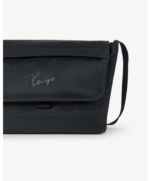 KENZO(ケンゾー)の「'KENZO Signature' メッセンジャー バッグ(メッセンジャーバッグ・メンズ・ブラック系その他・ONE SIZE)」の2枚目の写真