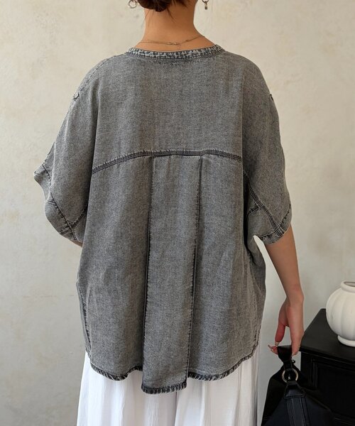 Chez toi(シェトワ)の「【体型カバー】【2WAY仕様】パウダー加工デニムドルマンブラウス(シャツ/ブラウス・レディース・グレー/サックスブルー/インディゴブルー・FREE)」の19枚目の写真