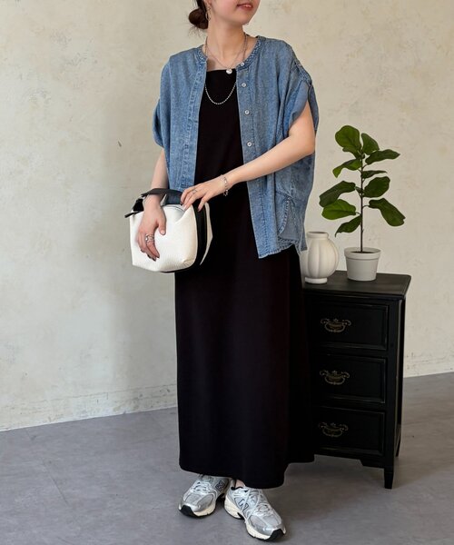 Chez toi(シェトワ)の「【体型カバー】【2WAY仕様】パウダー加工デニムドルマンブラウス(シャツ/ブラウス・レディース・グレー/サックスブルー/インディゴブルー・FREE)」の11枚目の写真