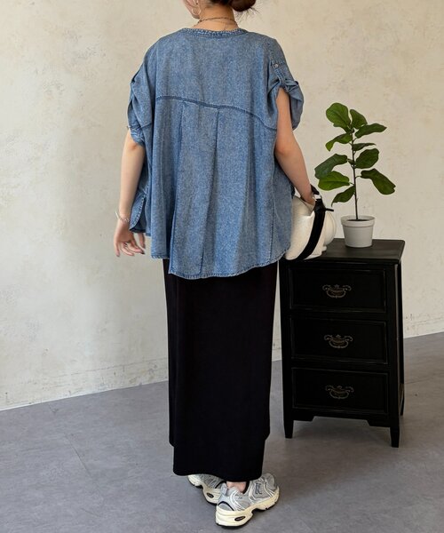Chez toi(シェトワ)の「【体型カバー】【2WAY仕様】パウダー加工デニムドルマンブラウス(シャツ/ブラウス・レディース・グレー/サックスブルー/インディゴブルー・FREE)」の14枚目の写真