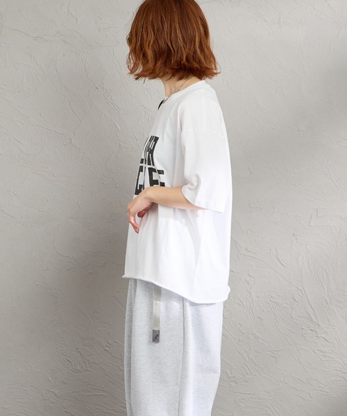 FUNG（ファング）の「[FUNG/ファング] L.A FRONT カットオフ プリントTシャツ（Tシャツ/カットソー・レディース・ブラック/ホワイト・M）」の5枚目の写真