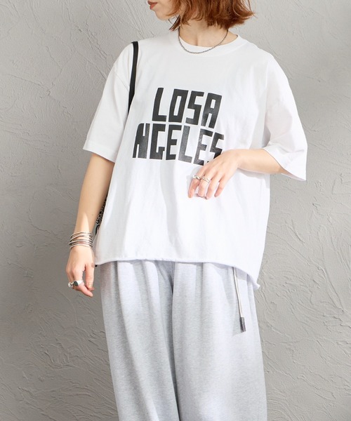 FUNG（ファング）の「[FUNG/ファング] L.A FRONT カットオフ プリントTシャツ（Tシャツ/カットソー・レディース・ブラック/ホワイト・M）」の4枚目の写真