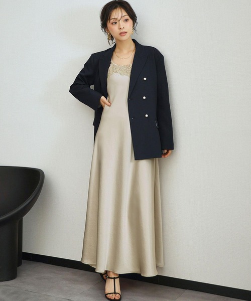 LOWO(ロワ)の「レーストリムサテンキャミソールフレアロングワンピース(ワンピース・レディース・ブルーグレー/ブラック/シャンパン・FREE)」の9枚目の写真