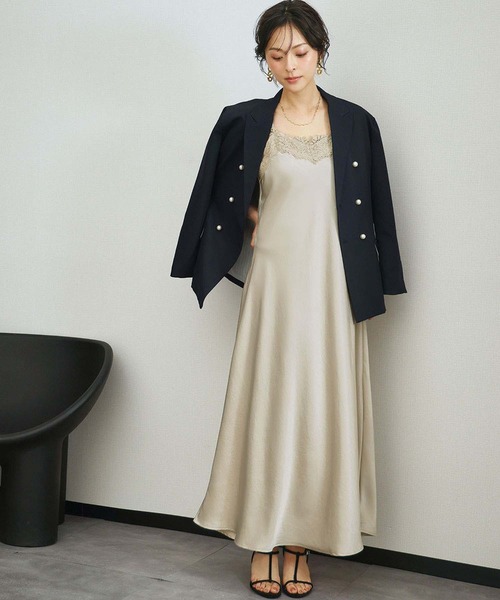LOWO(ロワ)の「レーストリムサテンキャミソールフレアロングワンピース(ワンピース・レディース・ブルーグレー/ブラック/シャンパン・FREE)」の19枚目の写真
