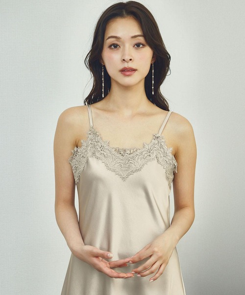 LOWO(ロワ)の「レーストリムサテンキャミソールフレアロングワンピース(ワンピース・レディース・ブルーグレー/ブラック/シャンパン・FREE)」の22枚目の写真