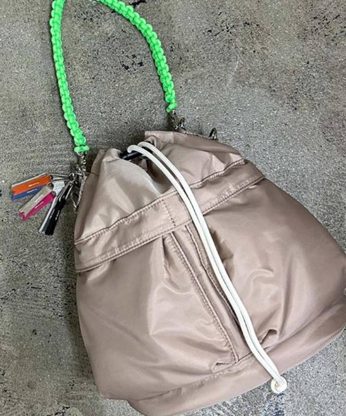 BACKYARD FAMILY(バックヤードファミリー)の「cheek チーク kinchaku code 2WAY tote(トートバッグ・レディース・カーキ/ブラック/グレー/パープル/イエロー/オレンジ/ベージュ/グリーン/ピンク/ホワイト・FREE)」の4枚目の写真